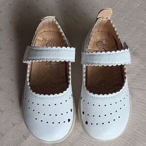 Girls White Mary Jane Dress Shoes with Scalloped Strap